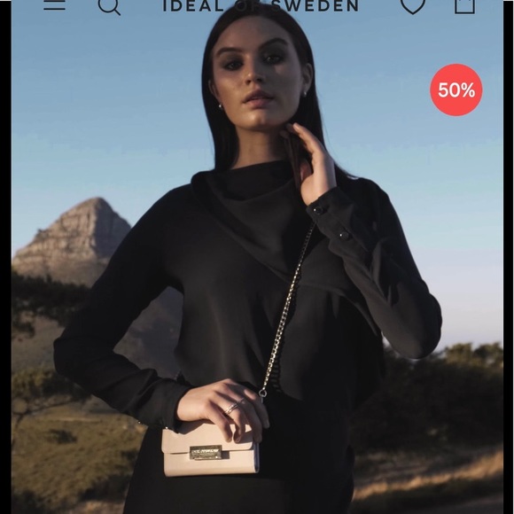 iPhone XR/ iPhone 11 Cream Clutch Case - Picture 4 of 4